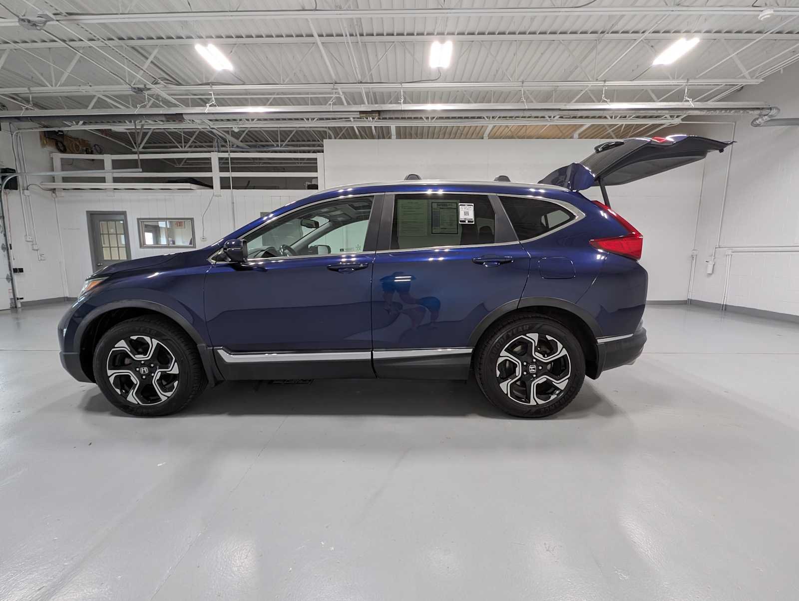Used 2018 Obsidian Blue Pearl Honda Touring image 12
