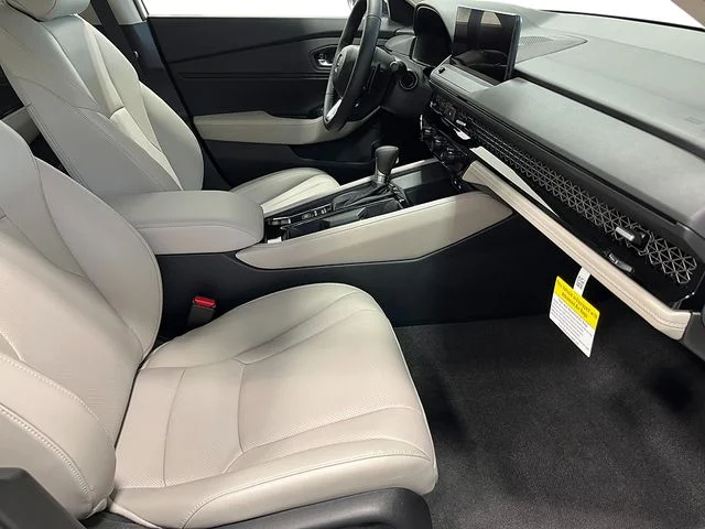 New 2026 Platinum White Pearl Honda Touring image 28