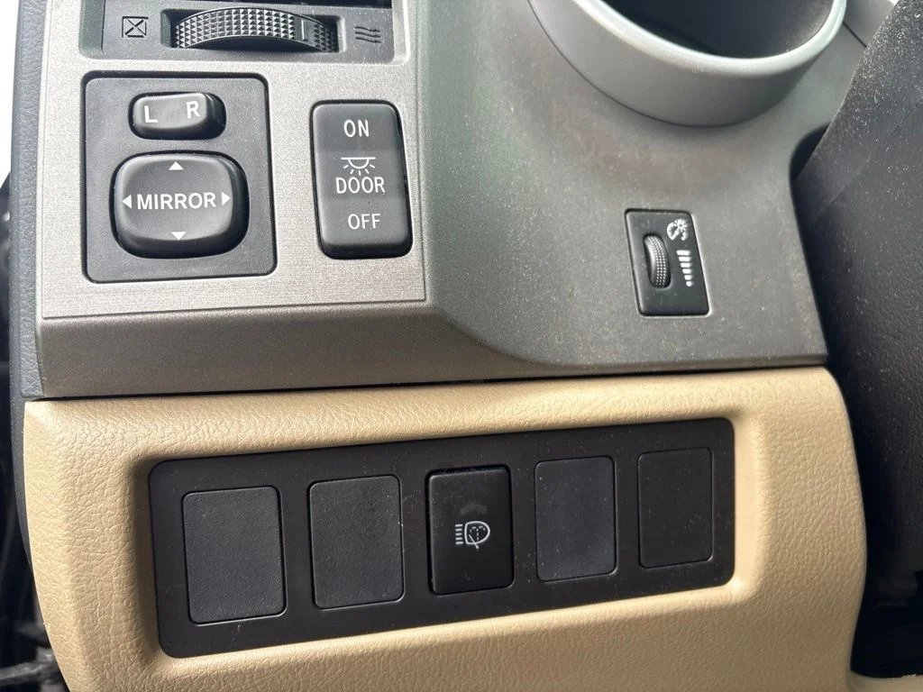 Used 2015 Black Toyota SR5 image 15