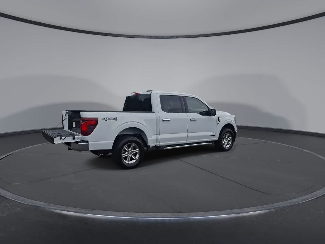 Certified Used 2024 Oxford White Clearcoat Ford XLT image 8