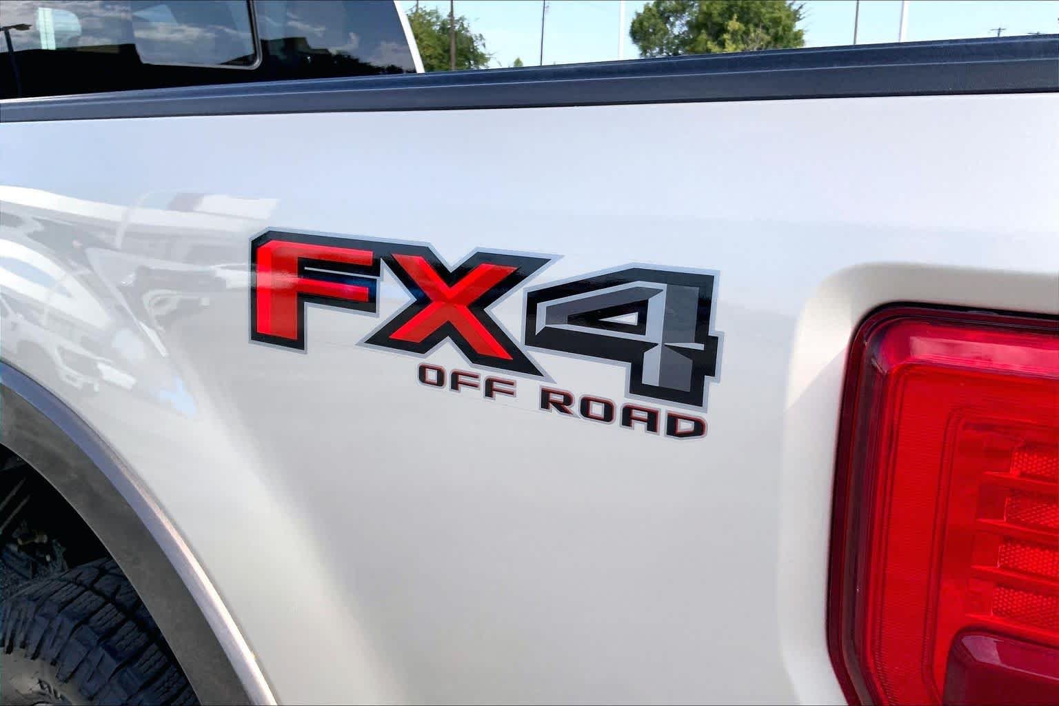 Used 2017 White Gold Ford Lariat image 9