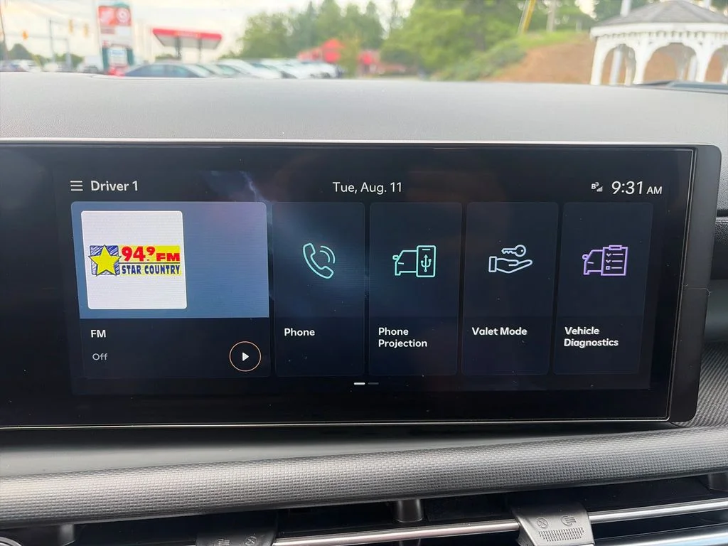 Used 2025 Gray Hyundai SEL image 19