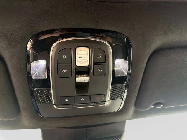 Used 2020 Black Hyundai Limited image 33