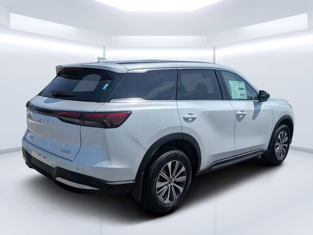 New 2027 RADIANT WHITE INFINITI Pure FWD image 3
