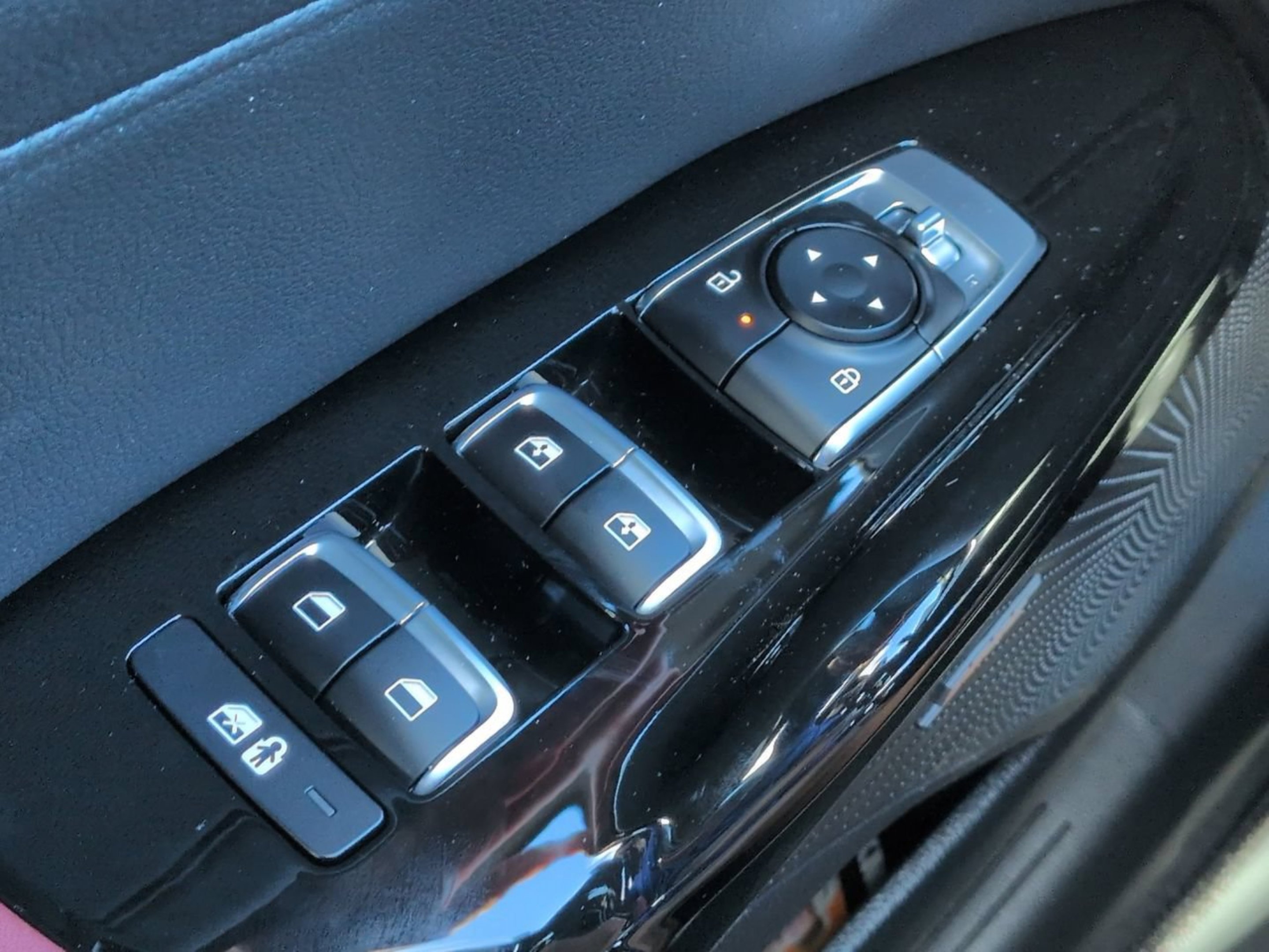 New 2026 Snow White Pearl Kia GT-Line FWD image 37