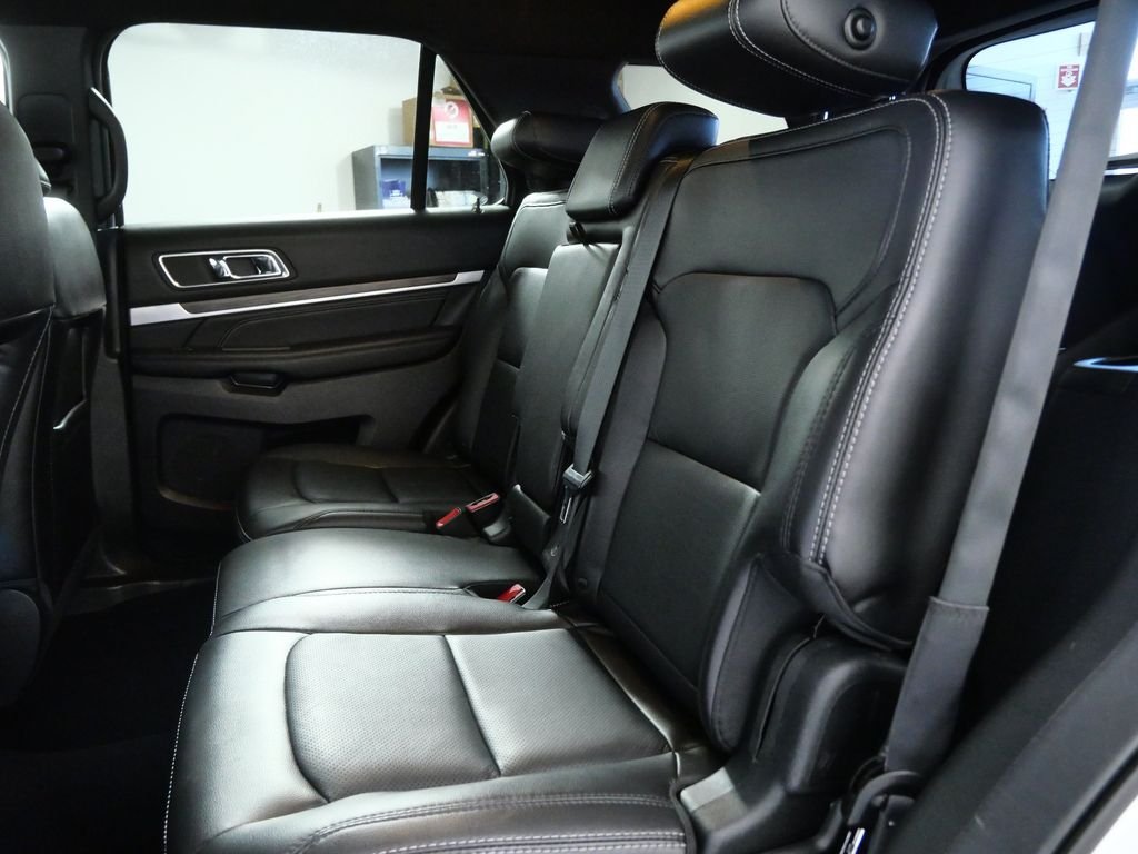 Used 2018 White Ford Limited image 9