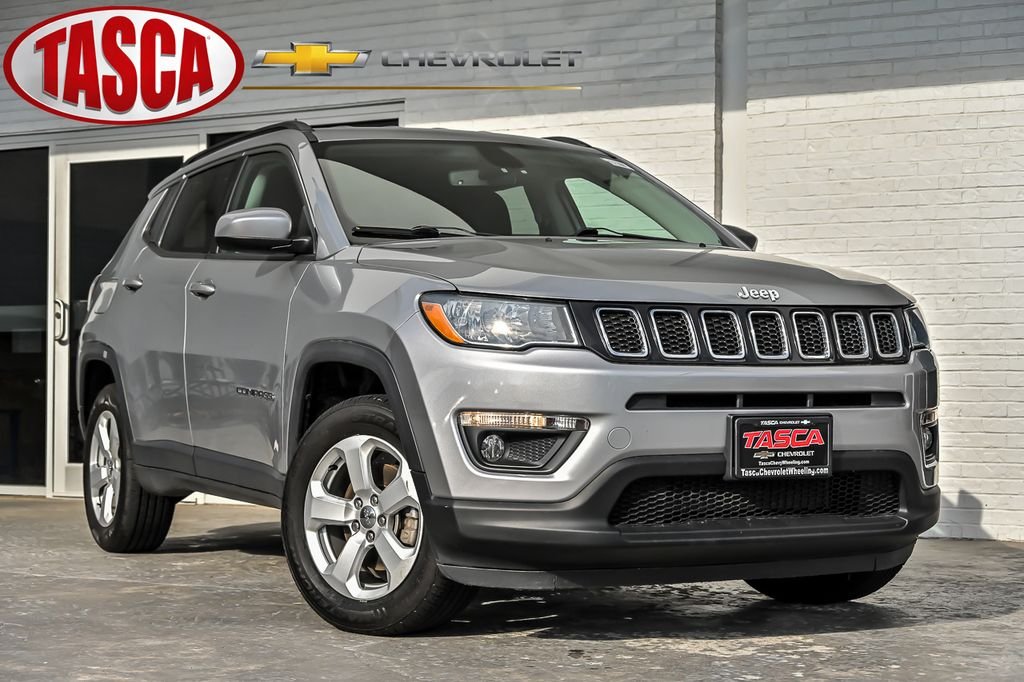 Used 2020 Silver Jeep Latitude image 1
