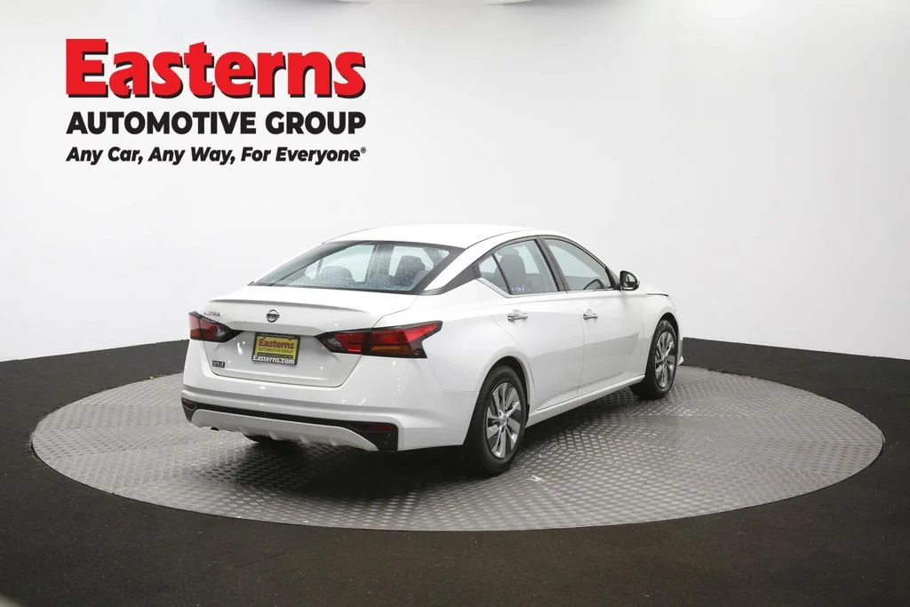 Used 2022 White Nissan 2.5 S image 38