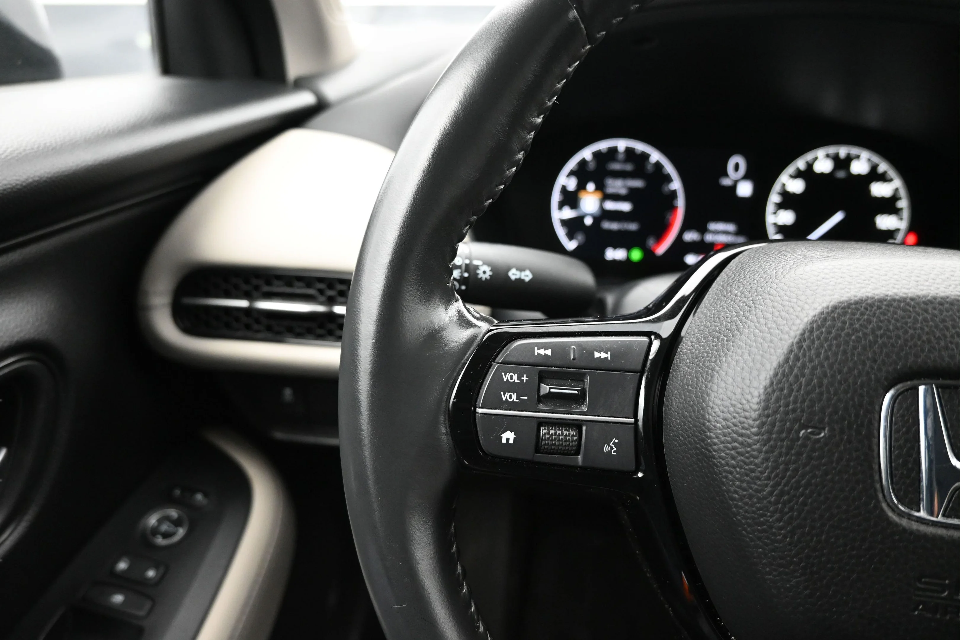 Used 2024 Silver Honda EX-L image 14