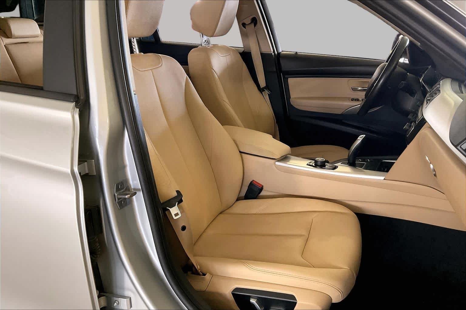 Used 2018 Glacier Silver Metallic BMW 320i image 8