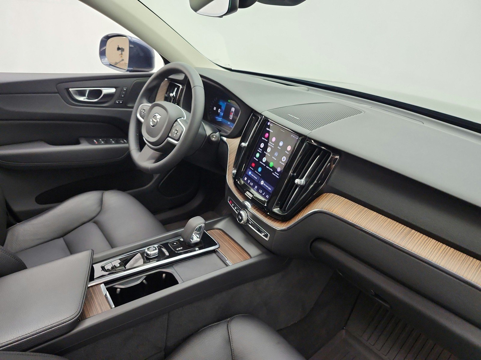 Used 2022 Denim Blue Metallic Volvo T8 eAWD PHEV Inscription Expression Extended Range image 18