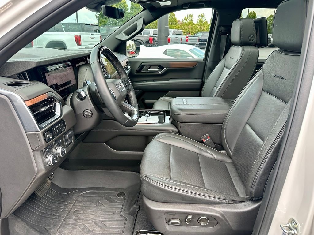 Used 2025 White GMC Denali image 13