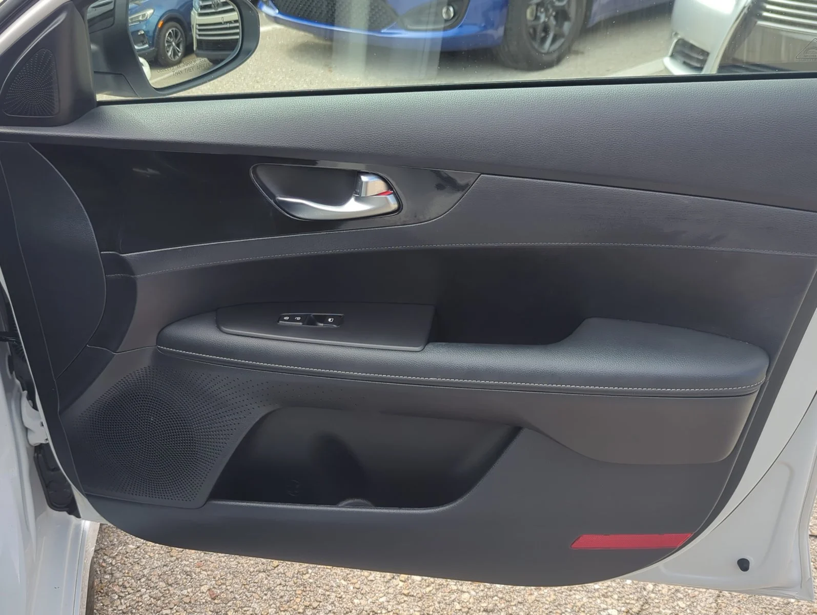 Used 2024 Snow White Pearl Kia GT-Line image 25
