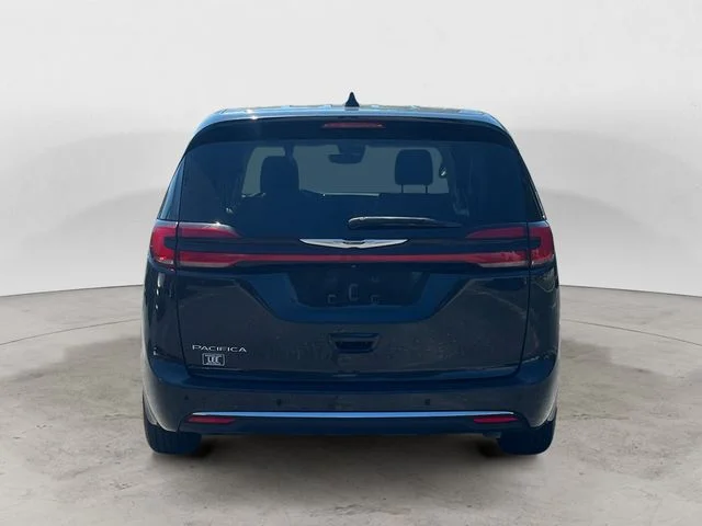 Used 2023 Black Chrysler Touring L image 4