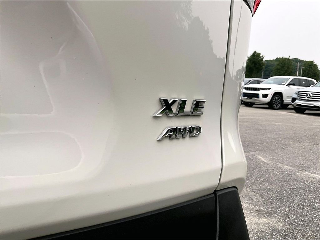 Used 2021 White Toyota XLE Premium image 29
