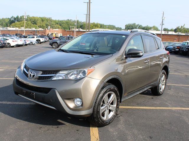 Used 2015 Pyrite Mica Toyota XLE image 2