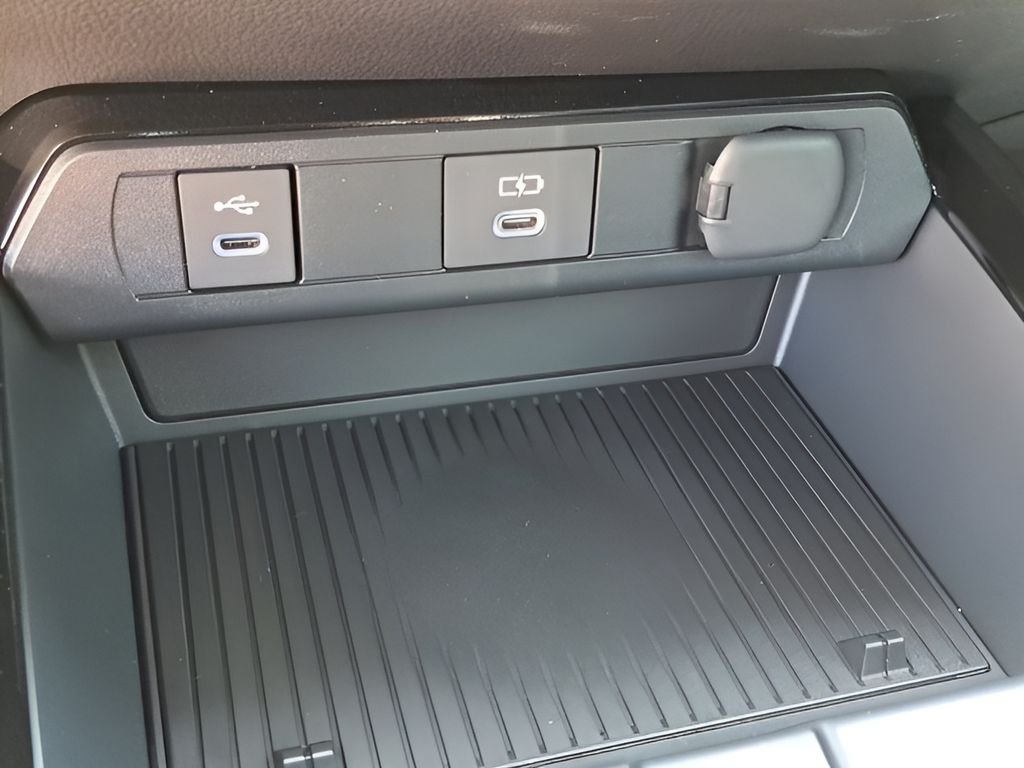 2025 Toyota Prius XSE - Photo 24
