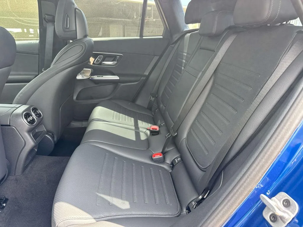 Used 2026 Blue Mercedes-Benz GLC 300 image 6