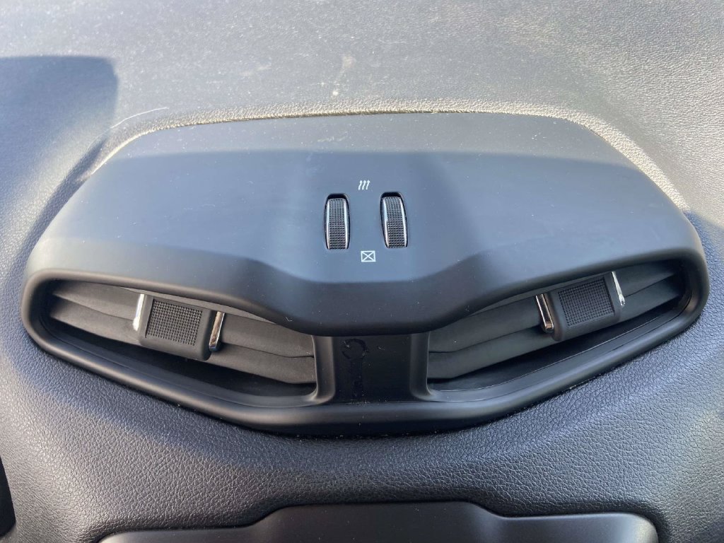 Used 2018 Gray Jeep Altitude image 31