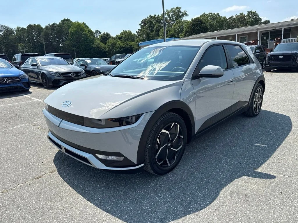 Used 2024 Gray Hyundai SEL image 1