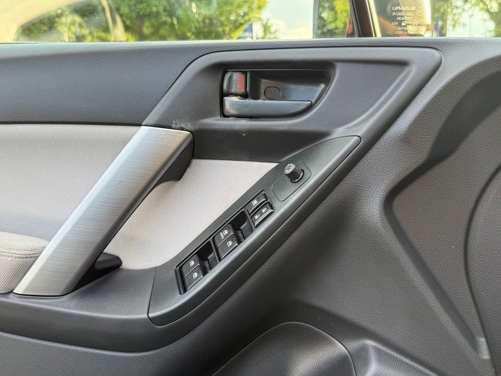 Used 2014 Gray Subaru 2.5i image 16