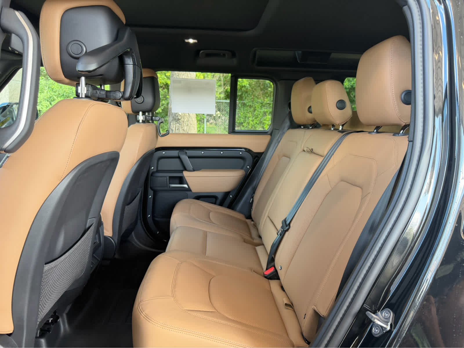 New 2026 Santorini Black Land Rover X-Dynamic SE image 11