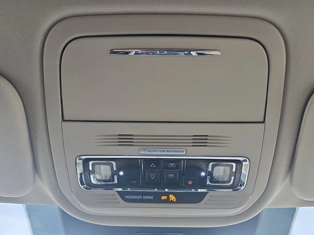 Used 2023 White Lincoln Reserve image 29