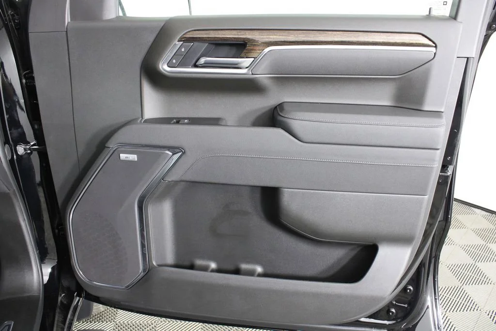 New 2026 Onyx Black GMC Elevation image 8