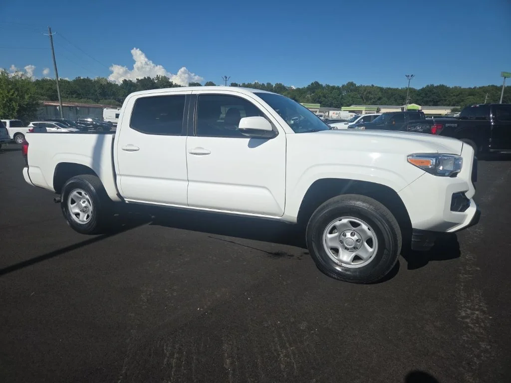 Used 2023 White Toyota SR image 21