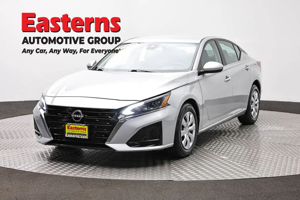 Used 2023 Silver Nissan 2.5 S image 1