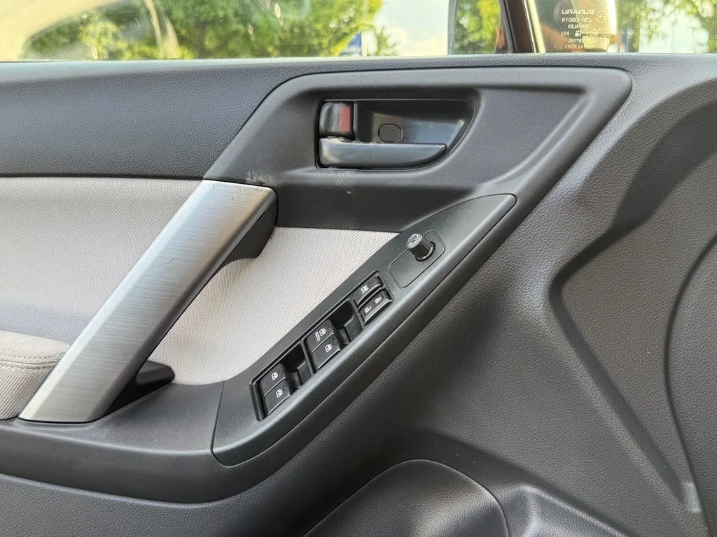 Used 2014 Dark Gray Metallic Subaru 2.5i image 16