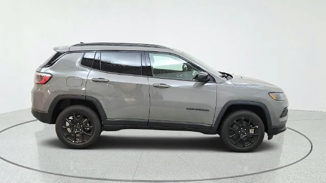 New 2027 Sting-Gray Clear-Coat Paint Jeep Latitude image 13