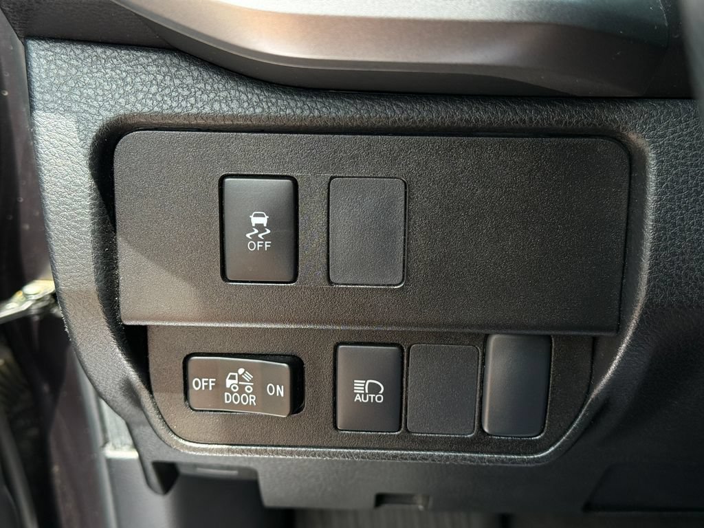 Used 2022 Gray Toyota SR5 image 29