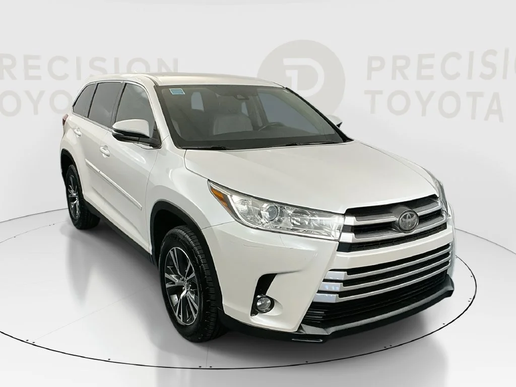 Used 2019 Blizzard Pearl Toyota LE Plus image 1