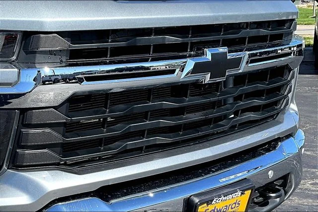 Used 2025 Gray Chevrolet LT image 32