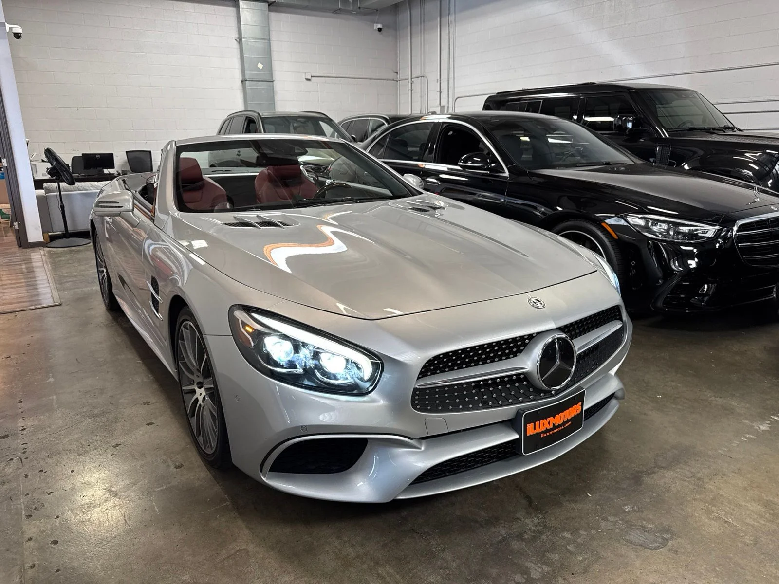 Used 2019 Silver Mercedes-Benz SL 550 image 3
