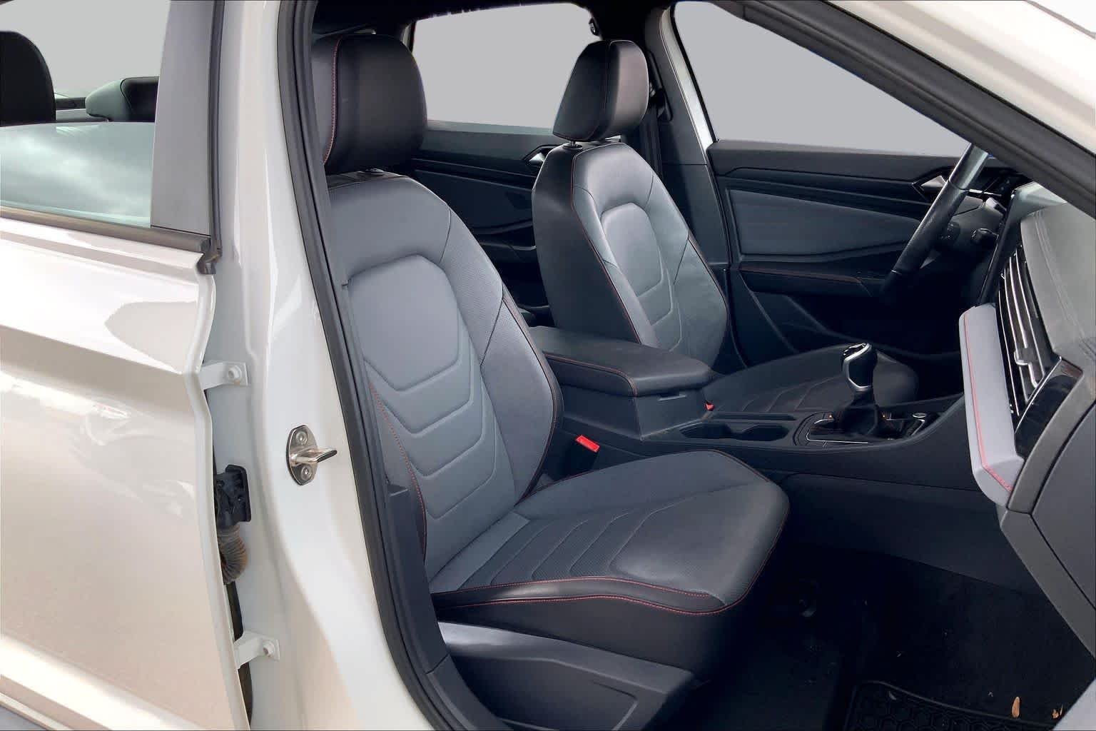 Used 2025 Pure White Volkswagen Autobahn image 9