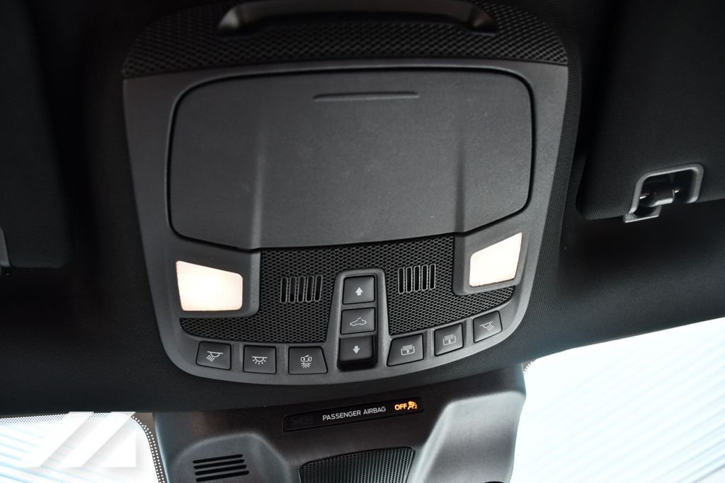 Used 2023  Ford Limited image 16