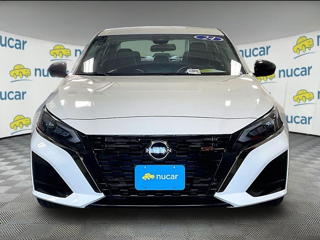 Certified Used 2024 White Nissan 2.5 SR image 2