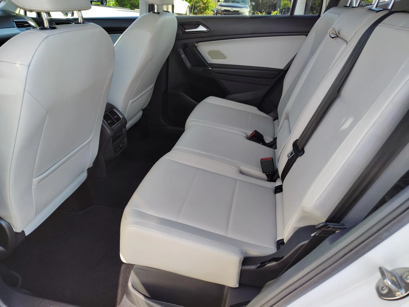 Used 2018 Pure White White Volkswagen  image 9
