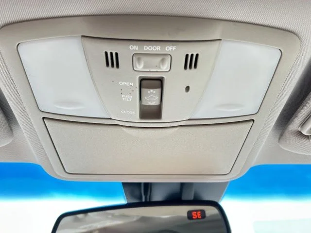 Used 2012 White Nissan SL image 46