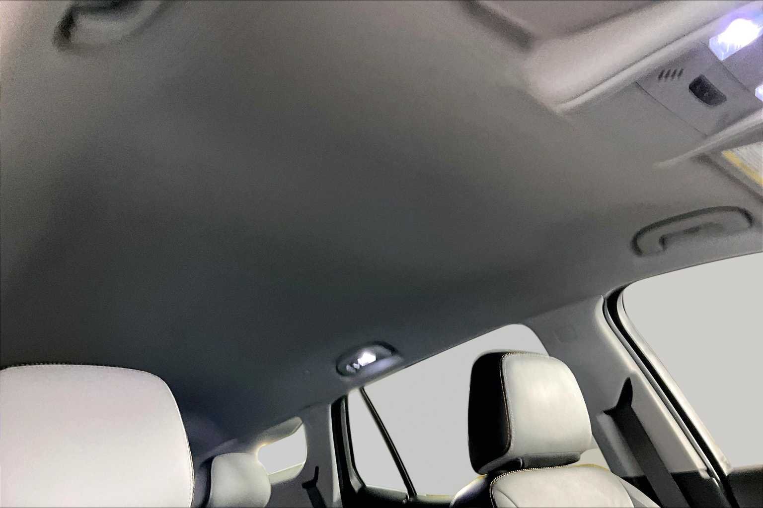 Used 2021 White Frost Tricoat GMC SLT image 14