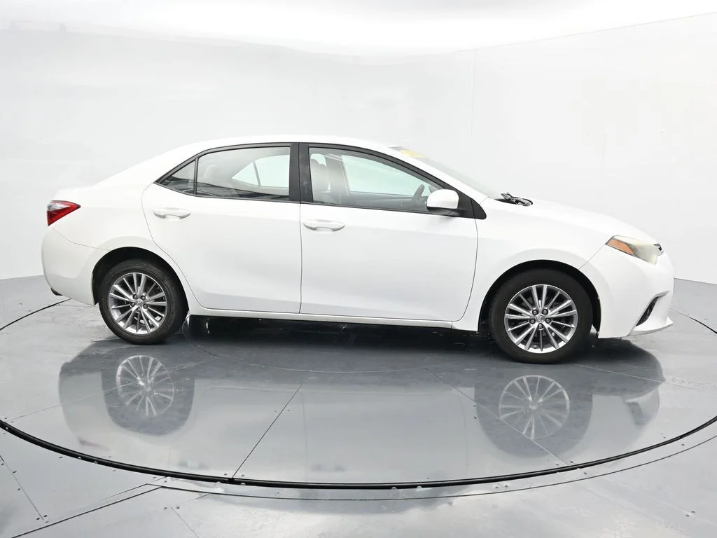Used 2014 White Toyota LE Plus image 9