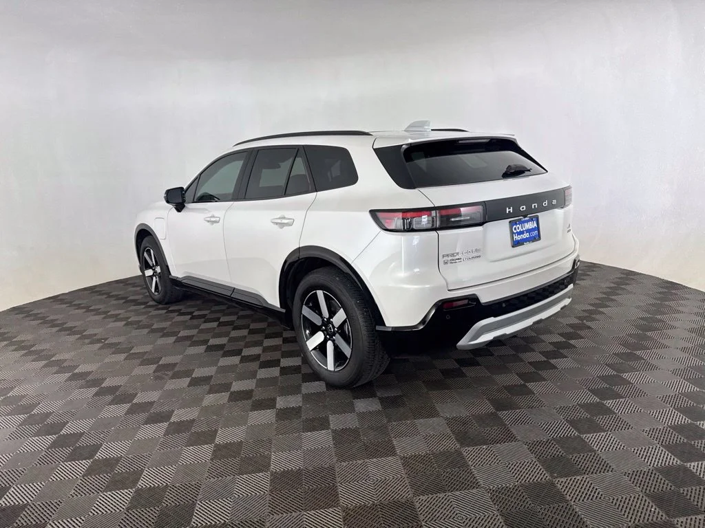 Used 2025 White Honda Touring image 7