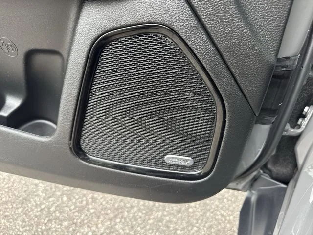 Used 2023 Gray Jeep Limited image 25