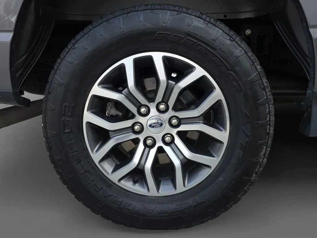Used 2021 Gray Ford Lariat image 10