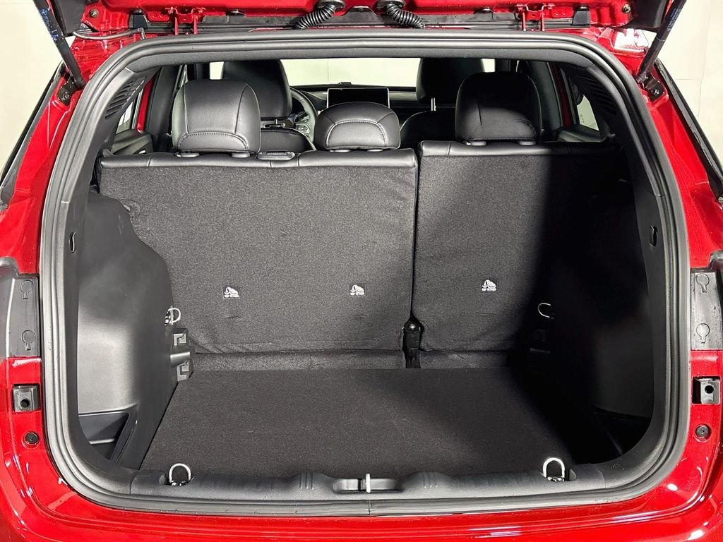 New 2026 Red Hot Pearl-Coat Exterior Paint Jeep Latitude image 20