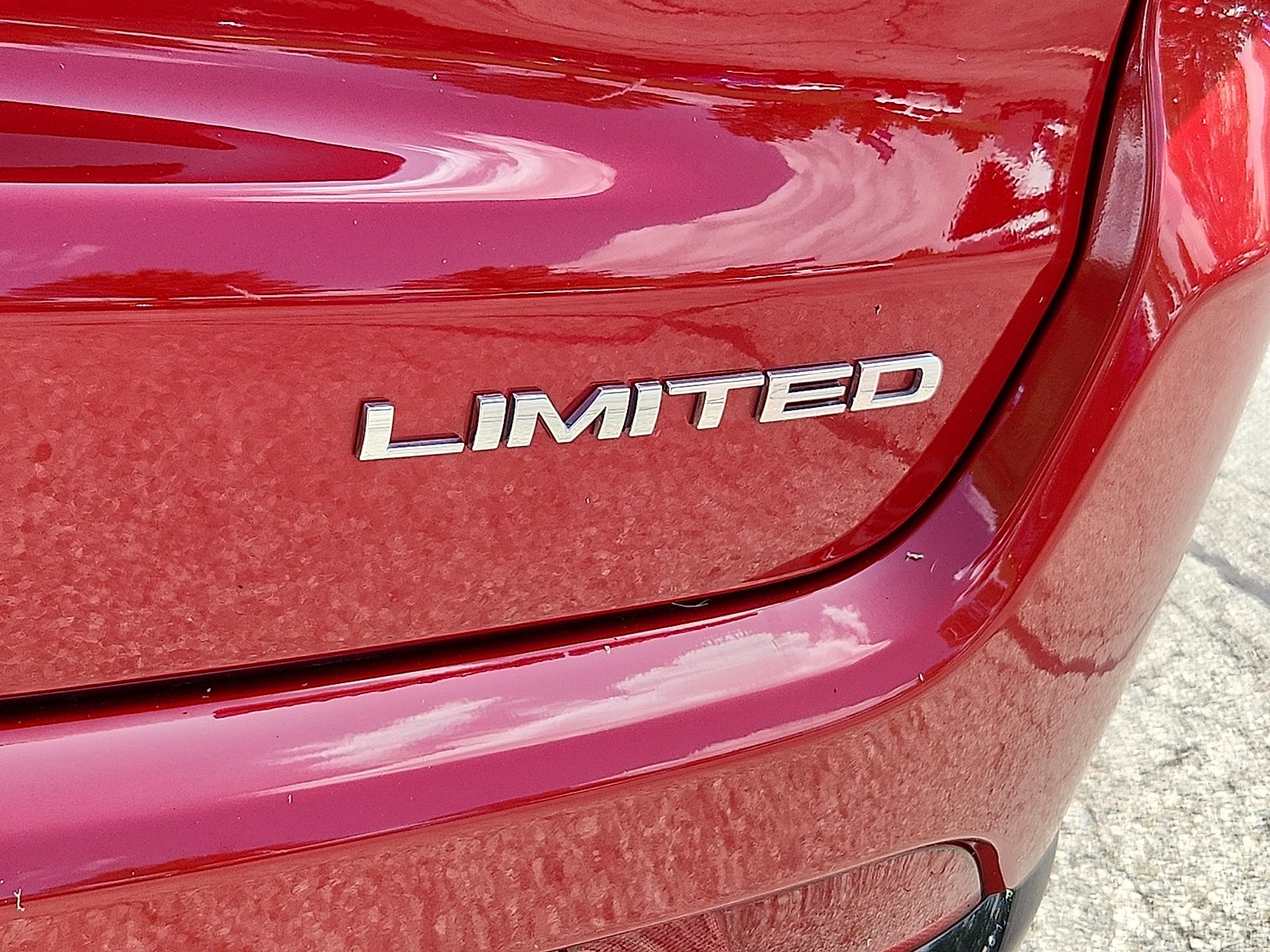 Used 2025 Red Hot Pearlcoat - PR6 Jeep Limited 4x4 image 30