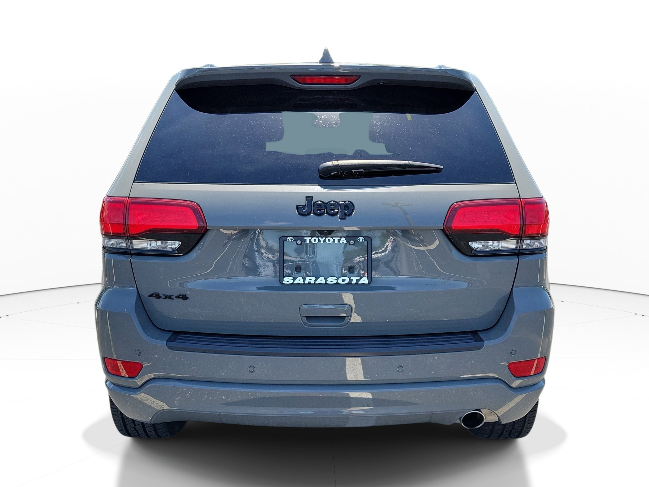 Used 2021 Sting-Gray Clearcoat Jeep Laredo X image 4