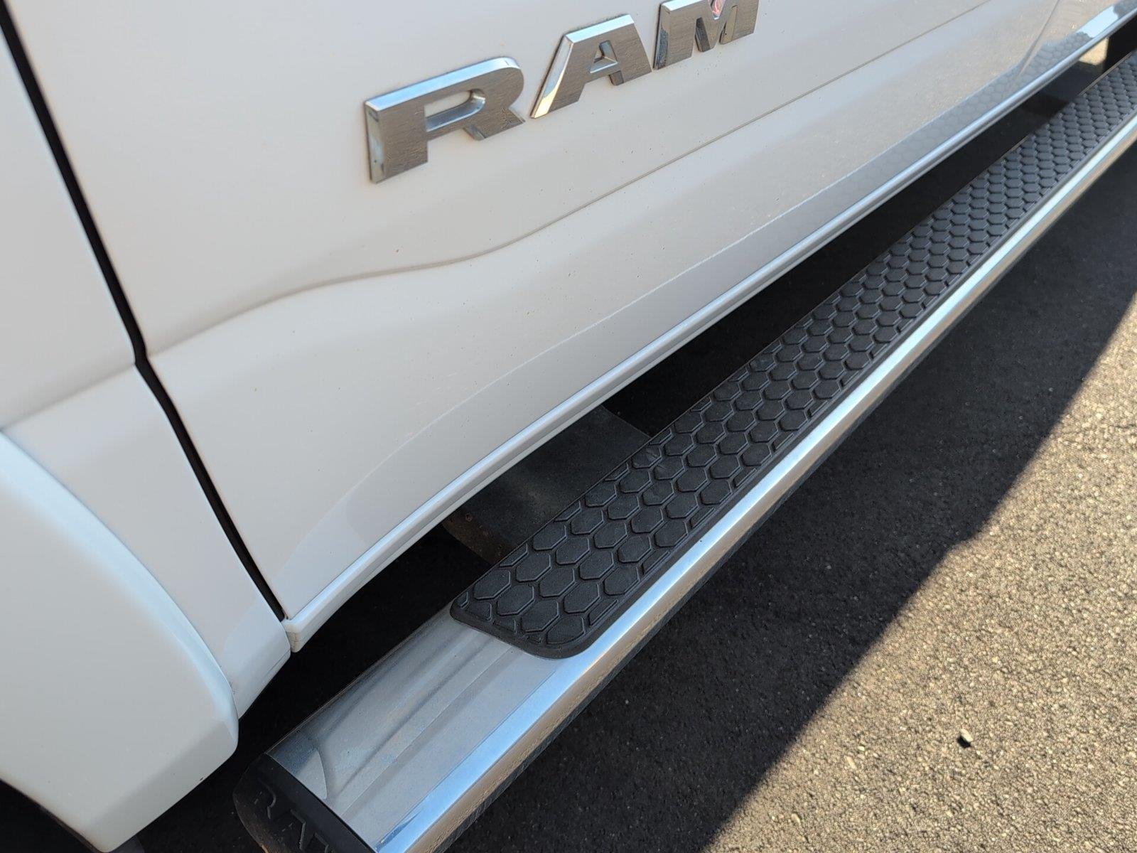 Used 2019 Ivory White Tri-Coat Pearlcoat Ram Laramie image 11